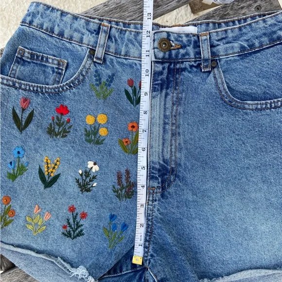 Cotton OnFloral Embroidered ShortsSize 8
